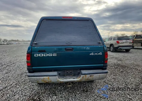 1999 Dodge Ram 1500 z USA, uszkodzony, nr VIN 1B7HF16Y8XS132815